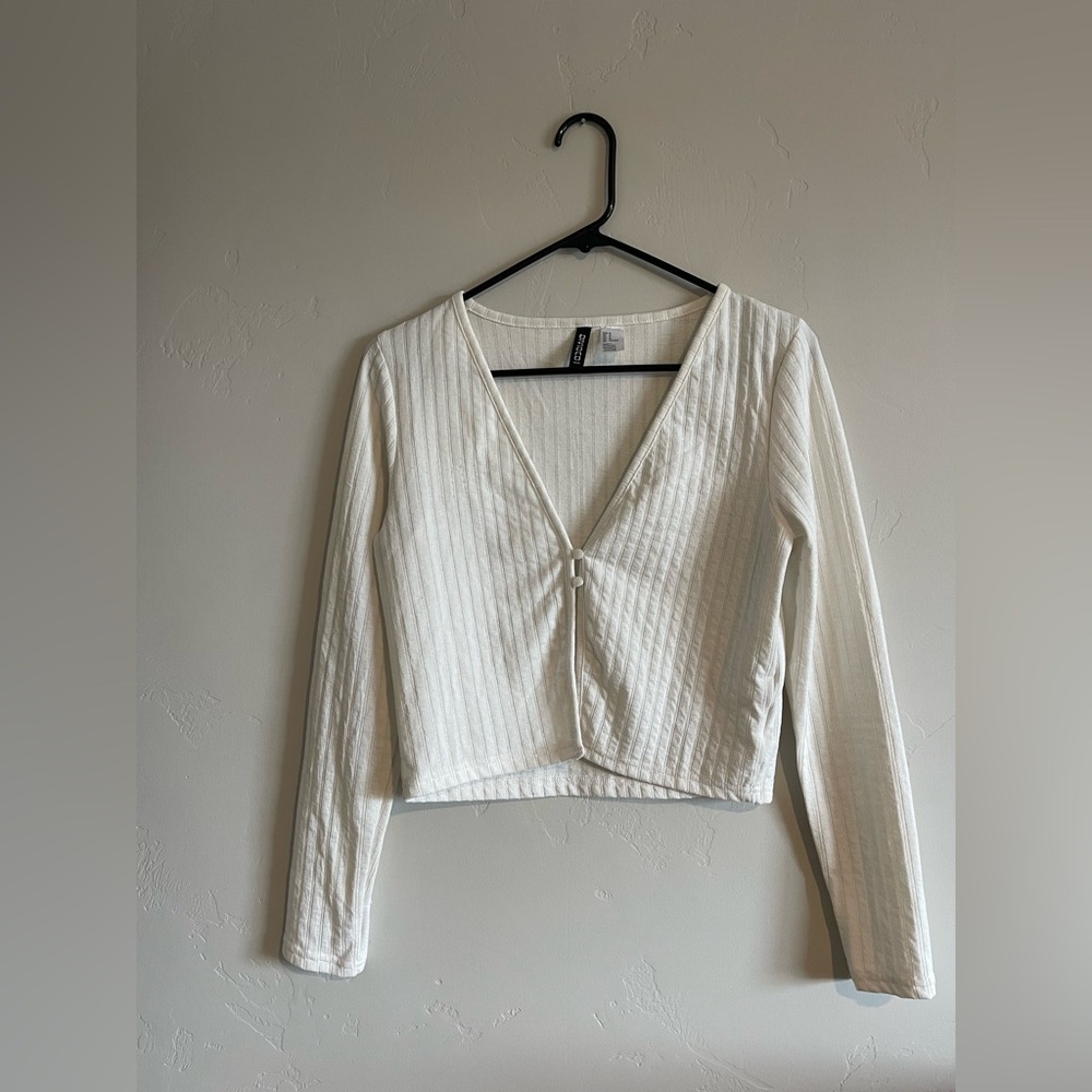 H&M Cream V-Neck Crop Top